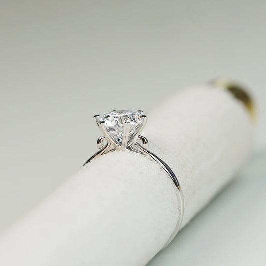 In-Stock 18K 1.01cts Round Shape Lab Grown Diamond Ring (ALYSSA - TM0110)