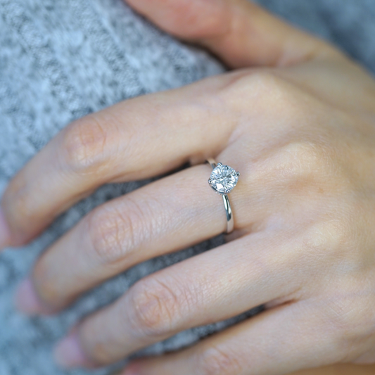 RACHEL 培育鑽石戒指托|隱藏皇冠鑲座配碎鑽設計(18K 金/鉑金)– TM0267