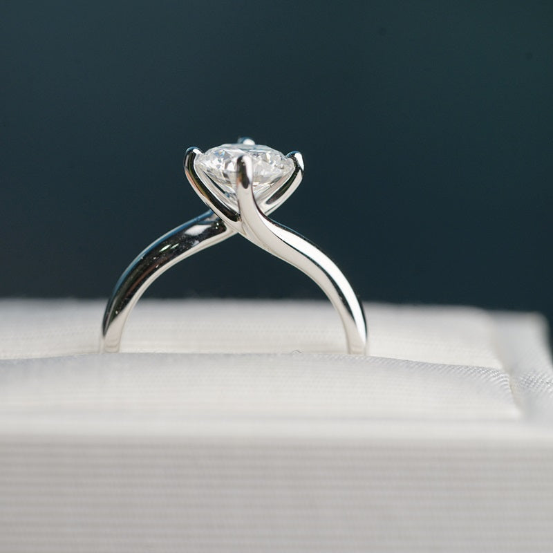 In-Stock 18K 1.20cts Round Shape Lab Grown Diamond Ring (ANNA – CD0013TM)