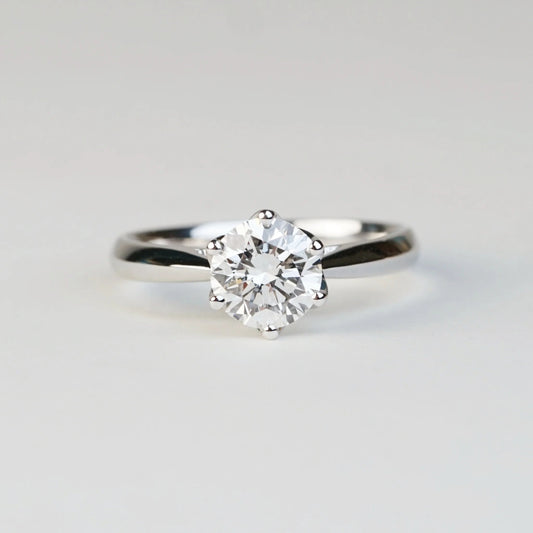 CALANTHA 培育鑽石戒指托|六爪漸幼單鑽戒圈(18K 金/鉑金)– FM0532