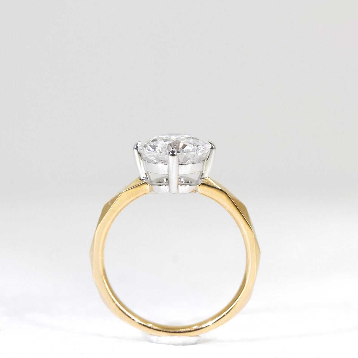 In-Stock 18K 1.03cts Round Shape Lab Grown Diamond Ring (AURORA - R24809RD)