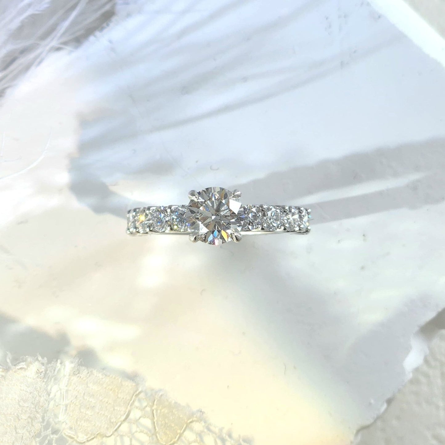 現貨 18K金 1.00cts 圓形培育鑽石戒指 (BELLA - R24810RDA)