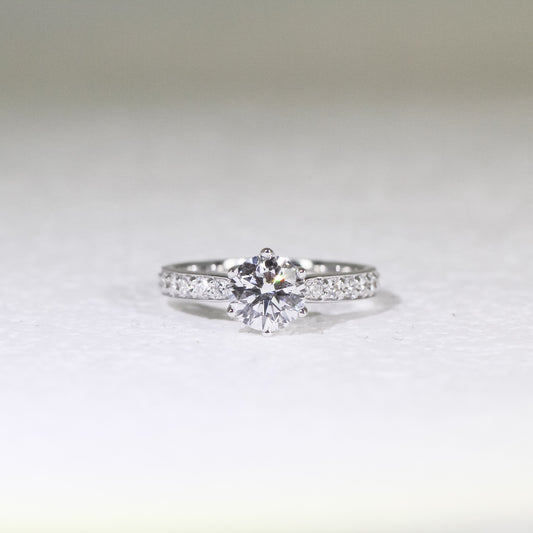 In-Stock PT950 2.06cts Round Shape Lab Grown Diamond Ring (AMABEL – TM0160M)