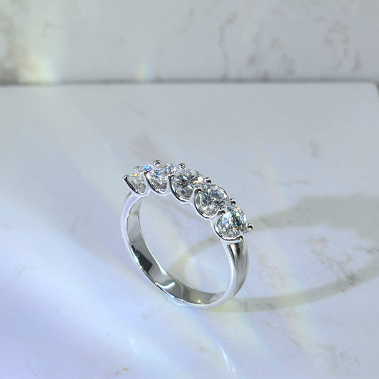 現貨 18K金 1.08ct (每粒0.21ct) 培育圓鑽U形爪線戒