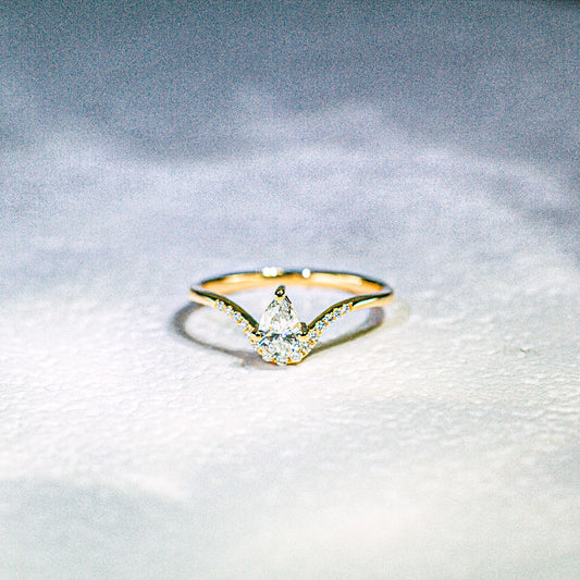 梨形培育鑽石V形戒指 (TMLR1211)