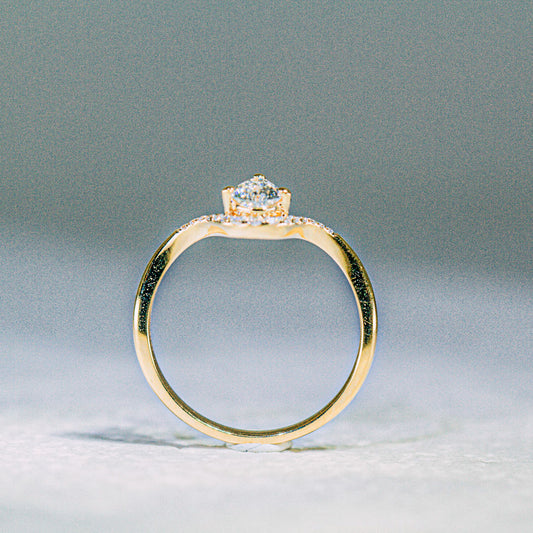 梨形培育鑽石V形戒指 (TMLR1211)