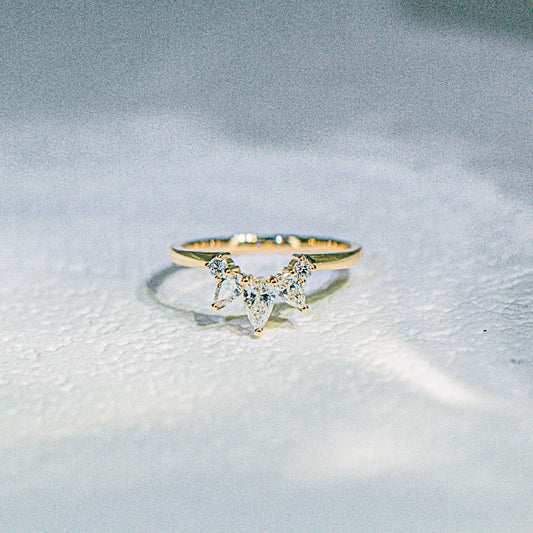 梨形培育鑽石半月戒指 (TMLR1212)