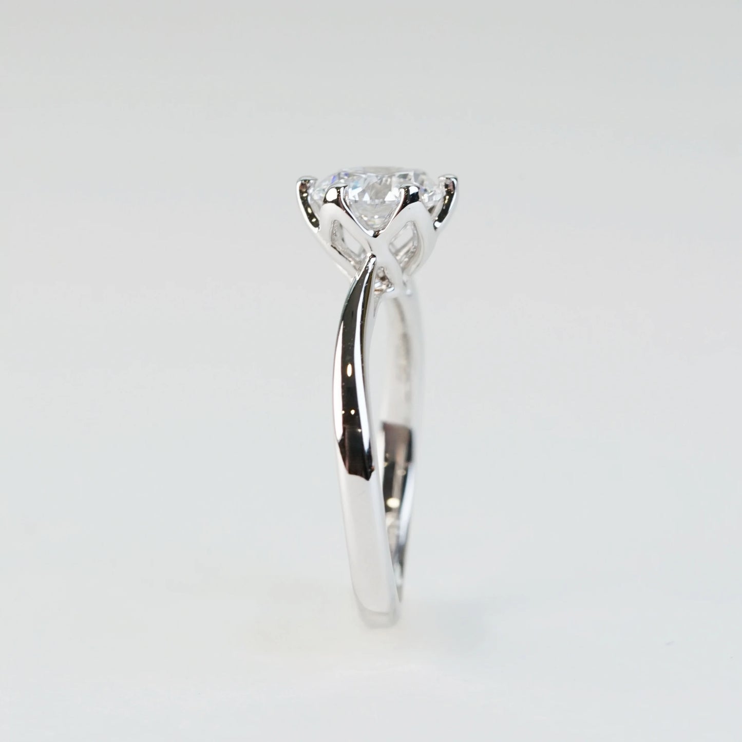 AMARYLLIS - Lab-Grown Diamond/ Gemstone Ring Setting - Twisted Band (18K Gold/ PT950) - TM0532