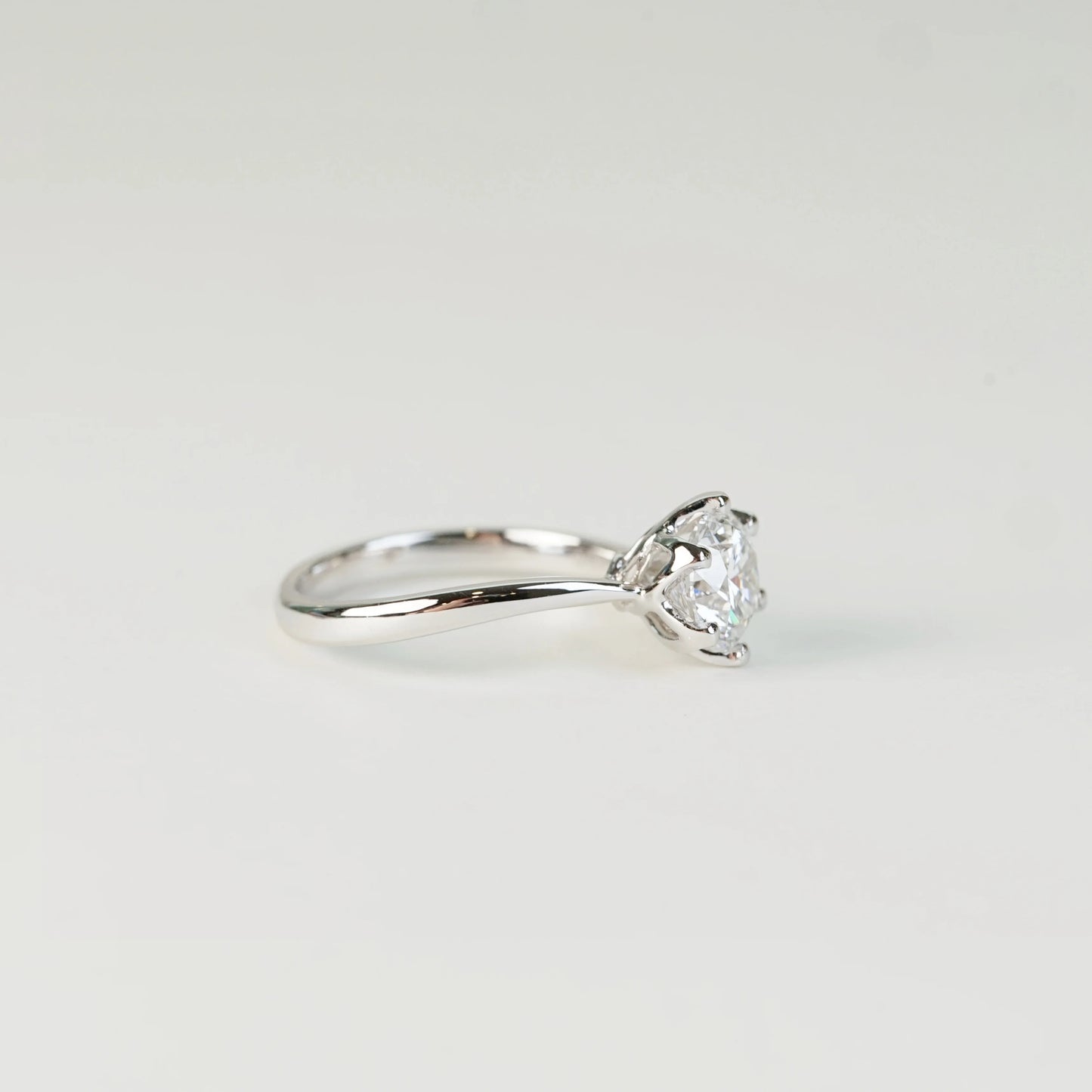 AMARYLLIS - Lab-Grown Diamond/ Gemstone Ring Setting - Twisted Band (18K Gold/ PT950) - TM0532