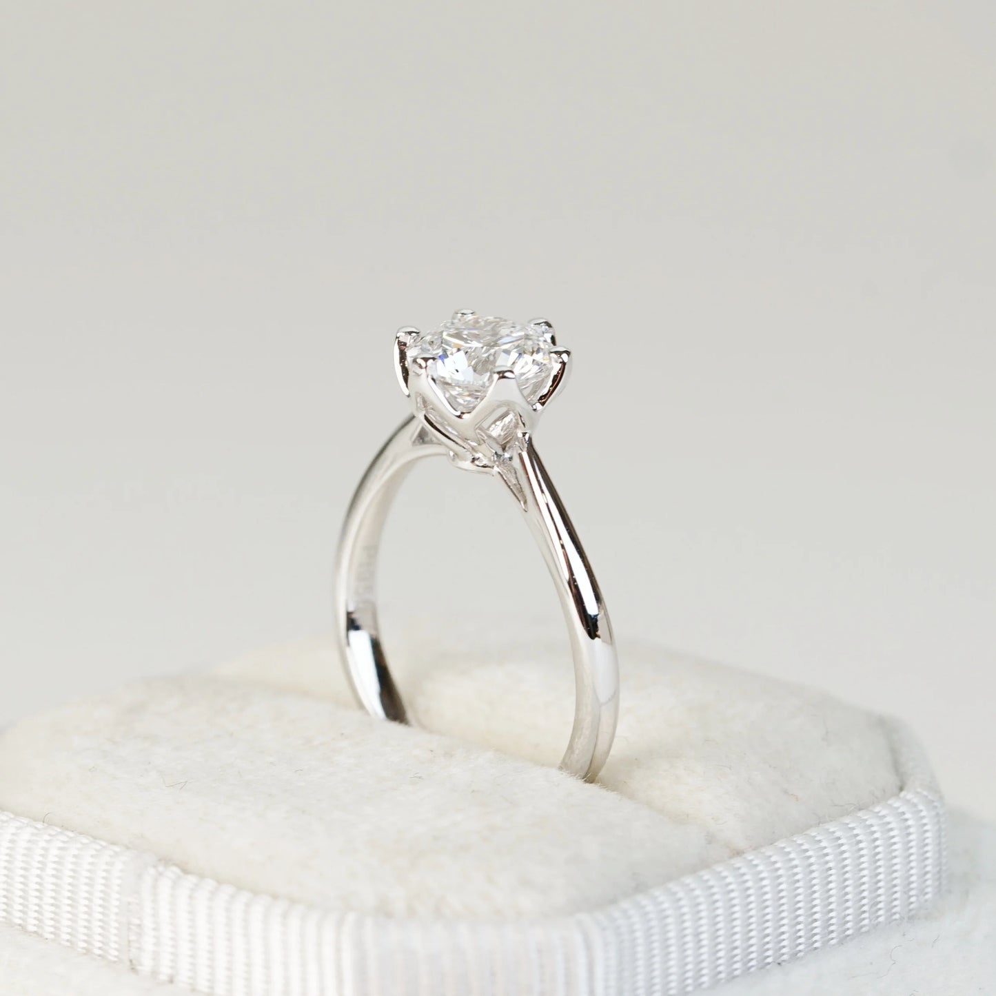 AMARYLLIS - Lab-Grown Diamond/ Gemstone Ring Setting - Twisted Band (18K Gold/ PT950) - TM0532