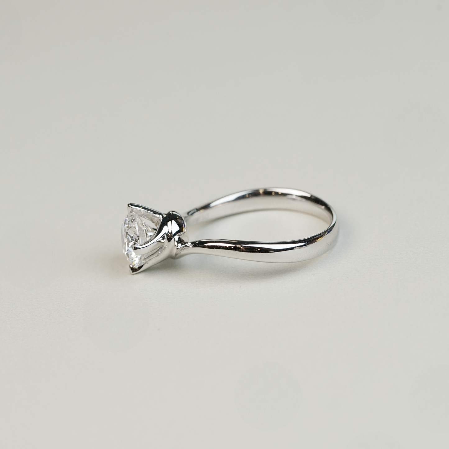 AALIYAH – Lab-Grown Diamond / Gemstone Ring Setting | Solitaire Twisted Band (18K Gold / PT950) - GD0029