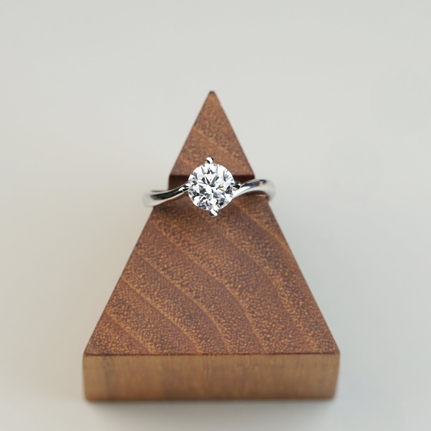 AALIYAH – Lab-Grown Diamond / Gemstone Ring Setting | Solitaire Twisted Band (18K Gold / PT950) - GD0029