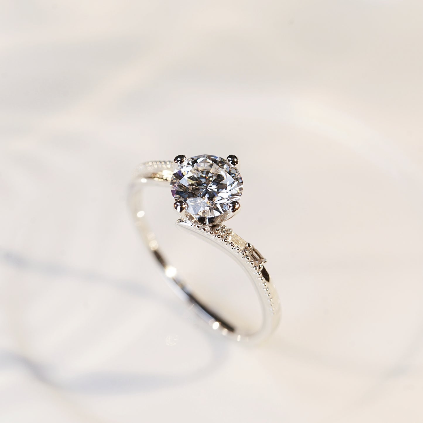 CARA 培育鑽石戒指托｜摩斯密碼扭臂鑲鑽戒圈（18K 金／鉑金）– SLR0902