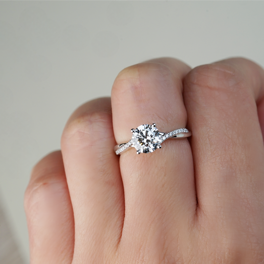 PHAEDRA 培育鑽石戒指托｜交錯鋪鑽戒圈（18K 金／鉑金）– TM0033