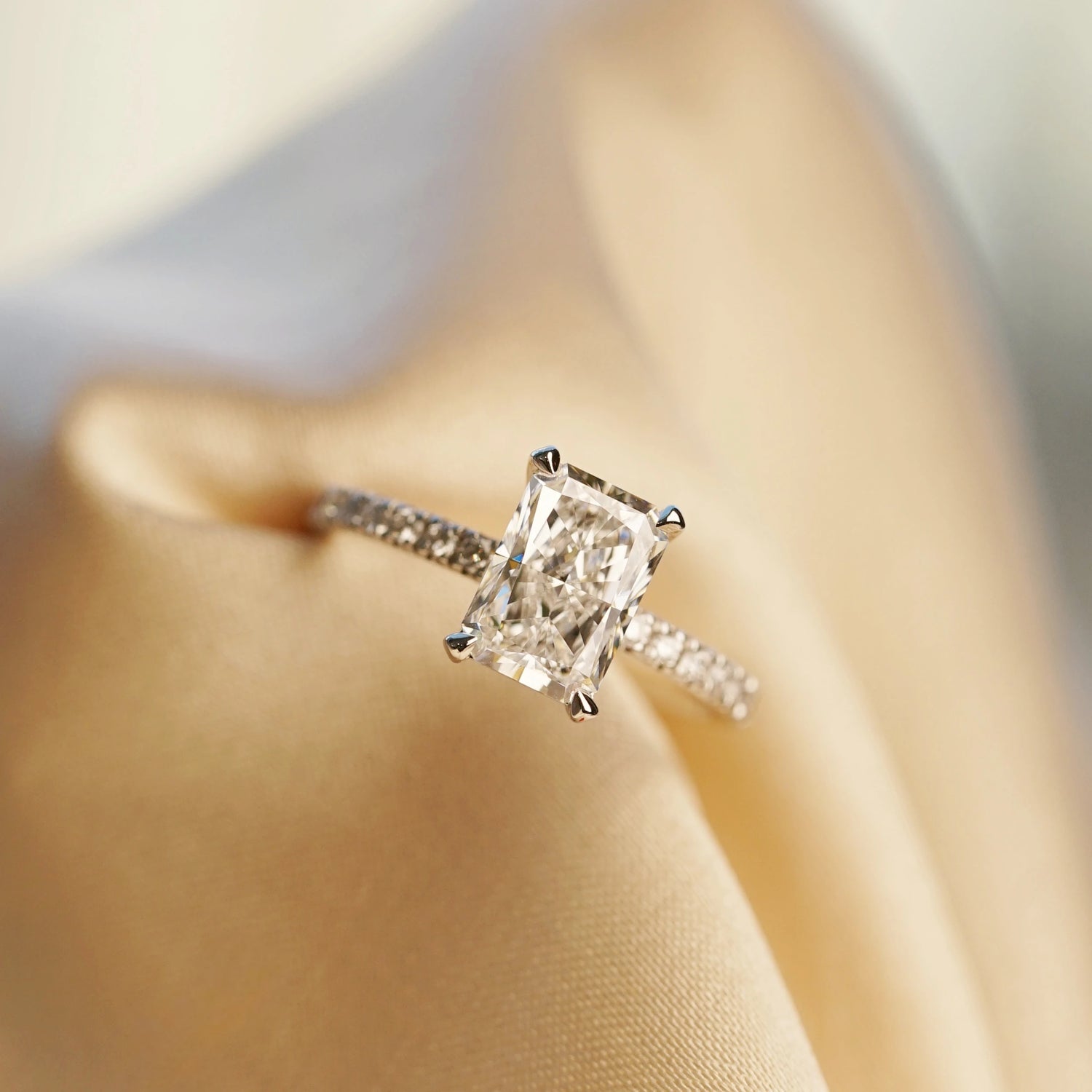 ENID – Radiant-cut Lab-Grown Diamond / Gemstone Pavé Ring Setting (18K Gold / Platinum) – TM0156RA