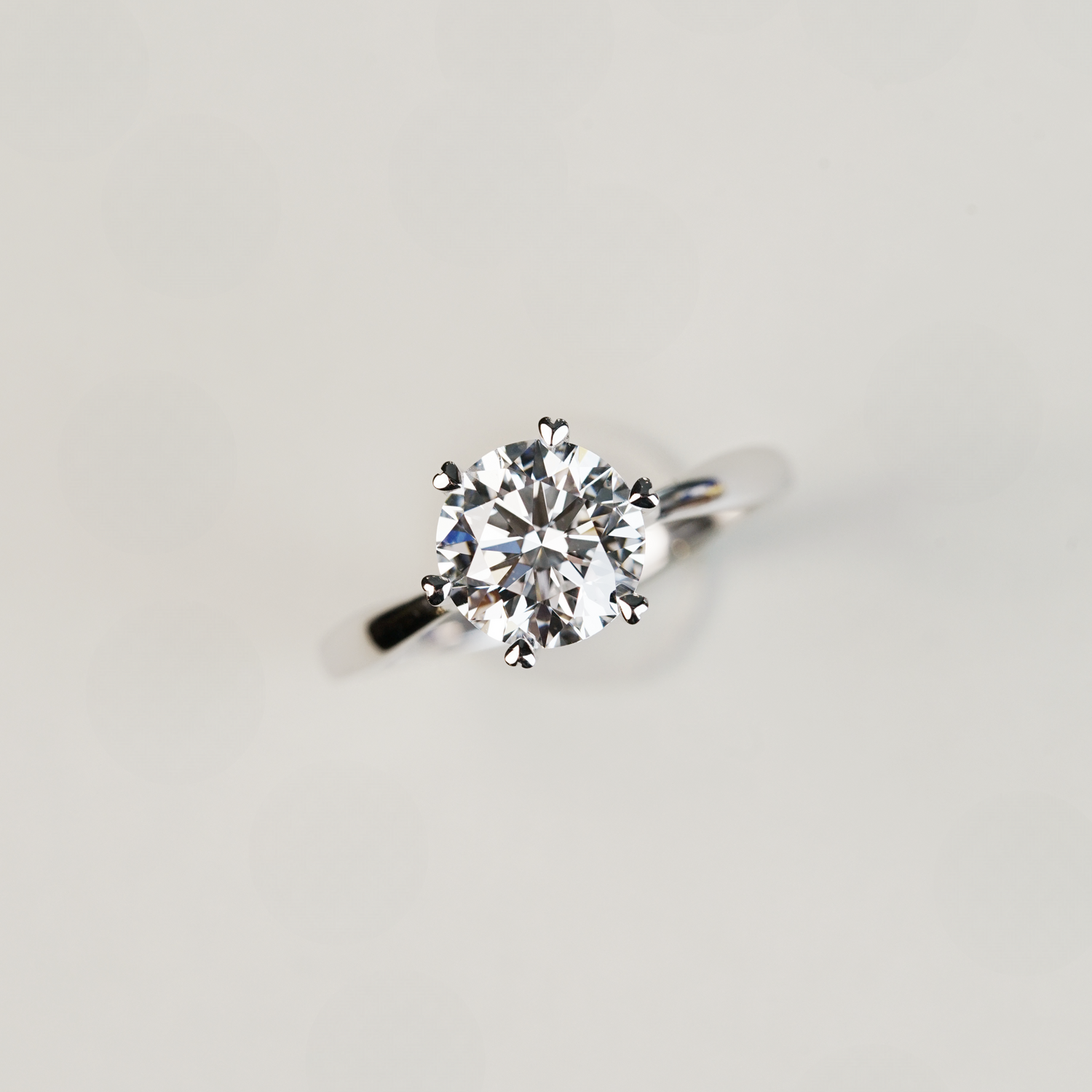 ALYSSA - Swan-Inspired Lab-Grown Diamond Ring Setting - Tapered Band Solitaire (18K Gold/ PT950) - TM0110