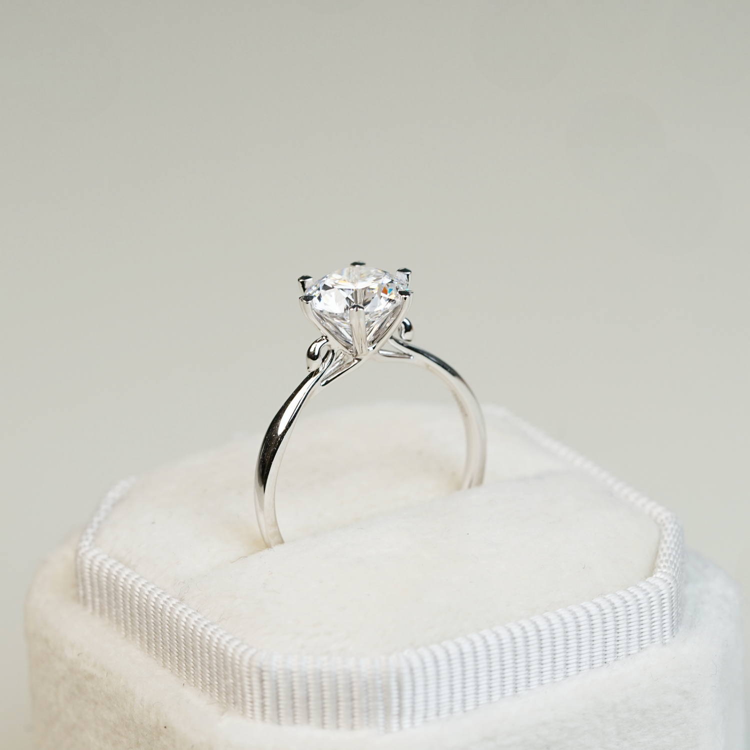 ALYSSA - Swan-Inspired Lab-Grown Diamond Ring Setting - Tapered Band Solitaire (18K Gold/ PT950) - TM0110