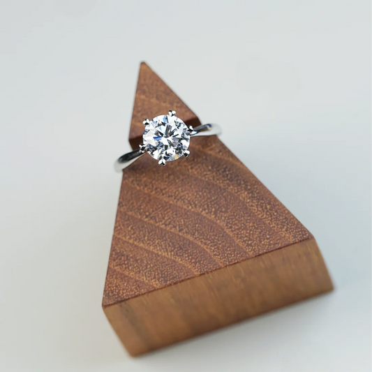 In-Stock 18K 1.01cts Round Shape Lab Grown Diamond Ring (ALYSSA - TM0110)
