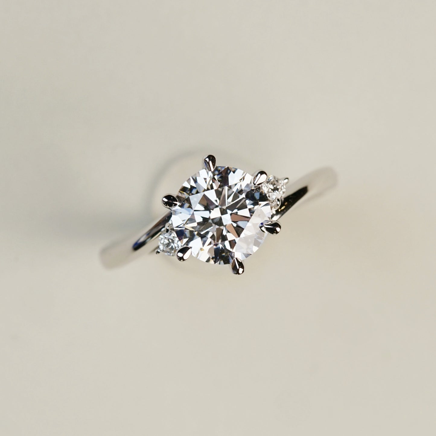 ALISA 培育鑽石戒指托 | 三石靈感扭臂設計配飾石戒圈 (18K金/鉑金) - TM0109