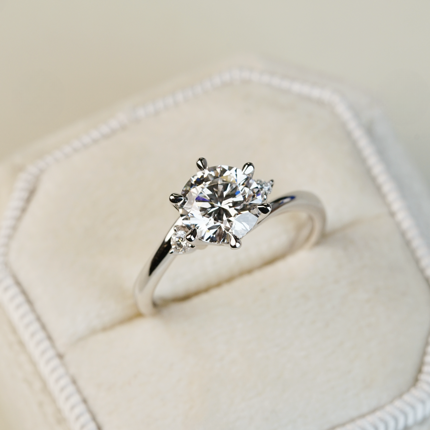 ALISA 培育鑽石戒指托 | 三石靈感扭臂設計配飾石戒圈 (18K金/鉑金) - TM0109