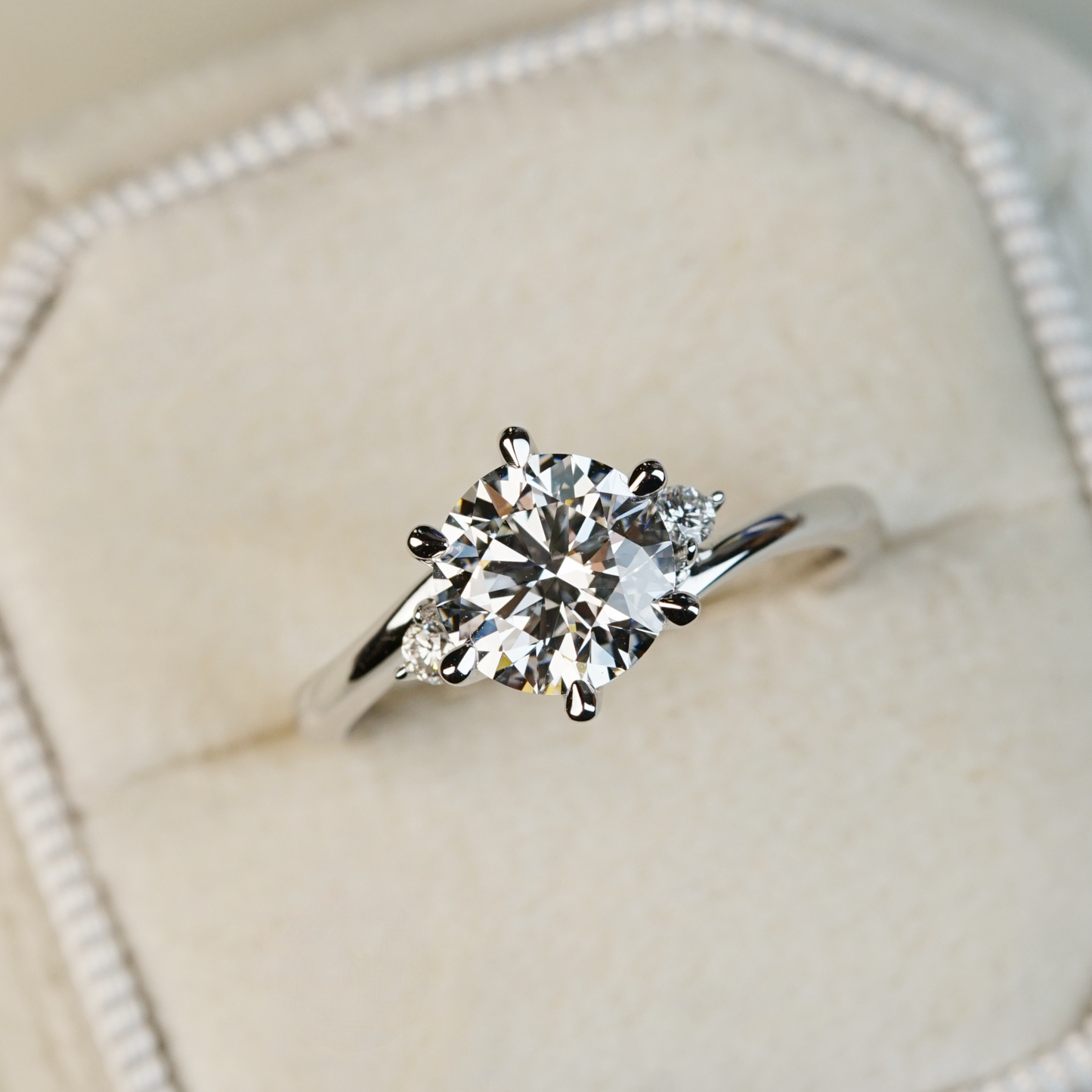 ALISA 培育鑽石戒指托 | 三石靈感扭臂設計配飾石戒圈 (18K金/鉑金) - TM0109