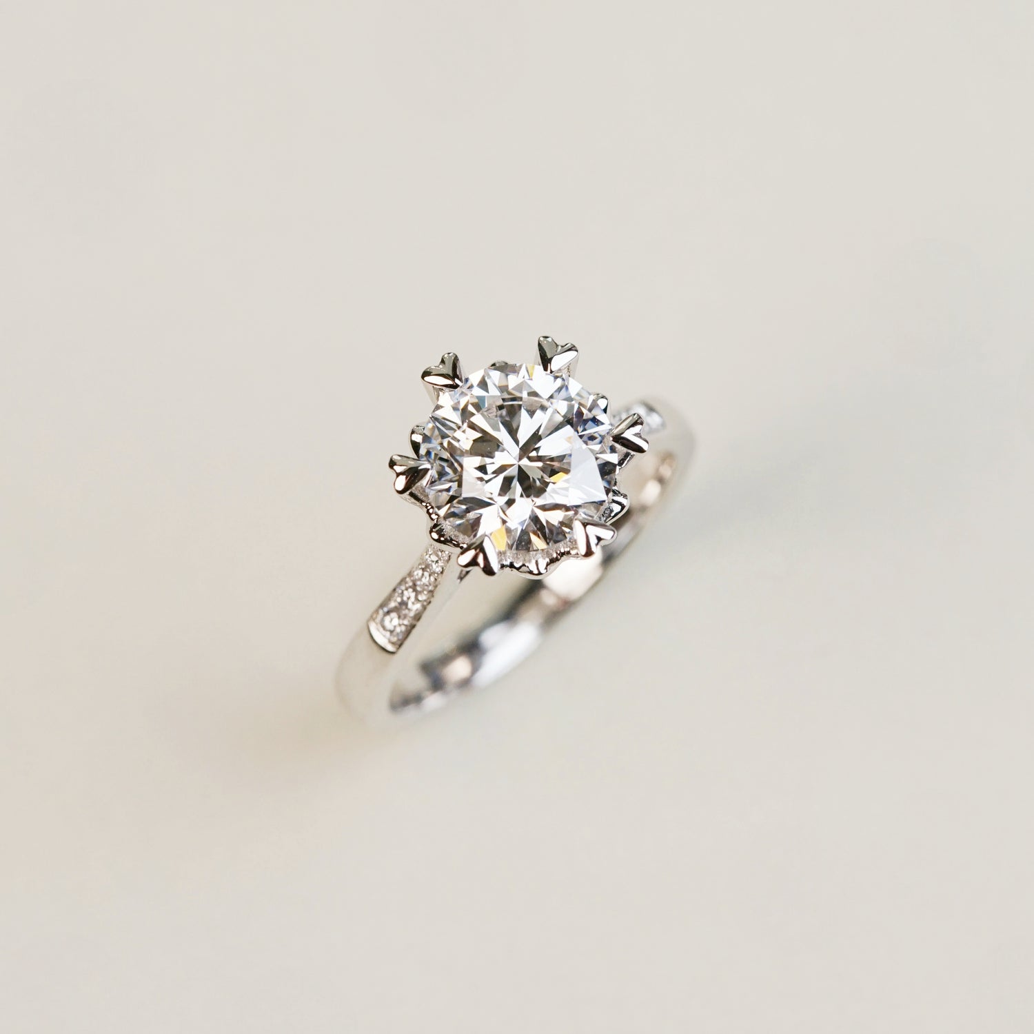 FLORENCE - Lab-Grown Diamond / Gemstone Pavé Ring Setting | Heart-shaped Prongs (18K Gold / Platinum) - TM0511