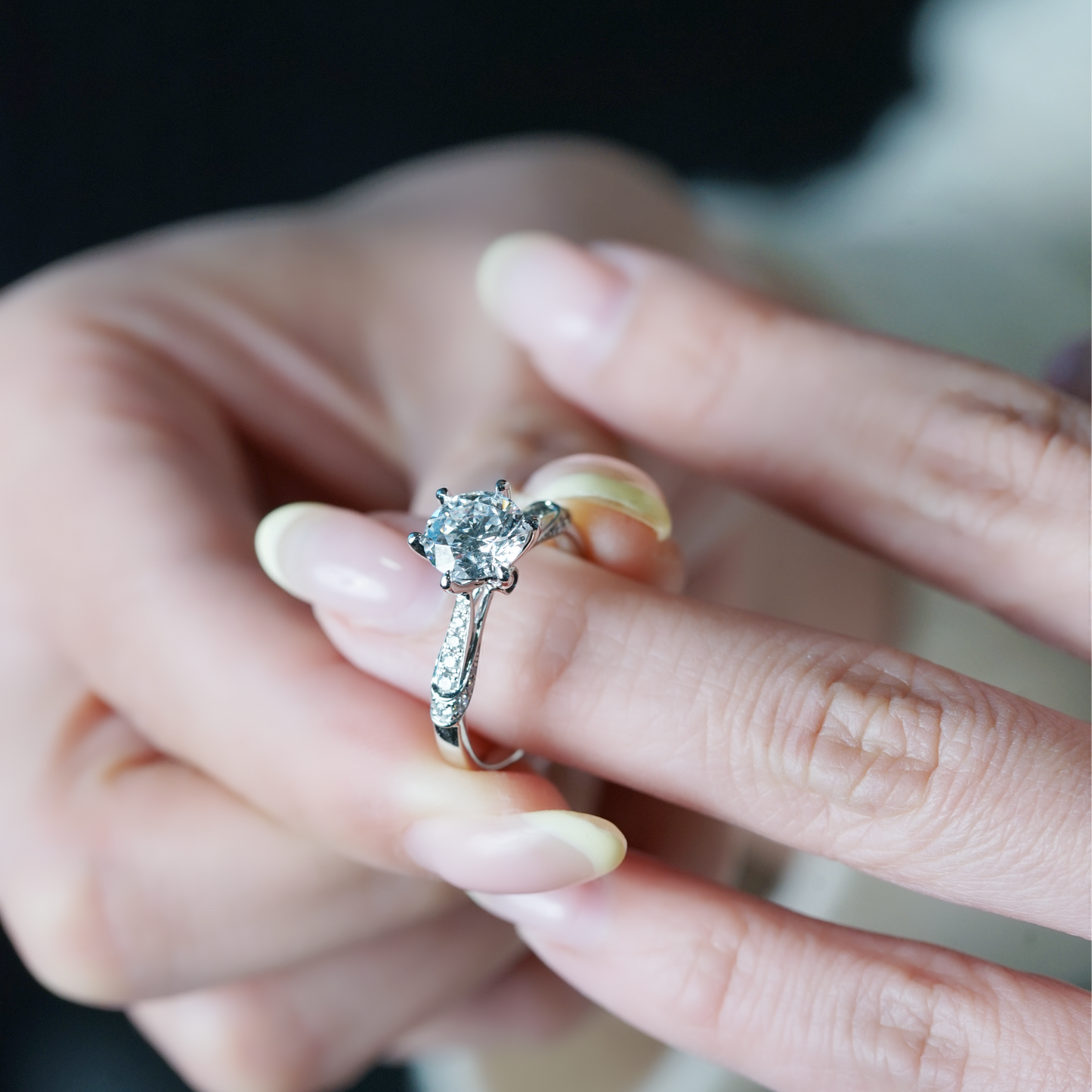 ELMA 培育鑽石戒指托｜密釘鑲鑽戒圈配隱藏紅寶石（18K 金／鉑金）– TM0351