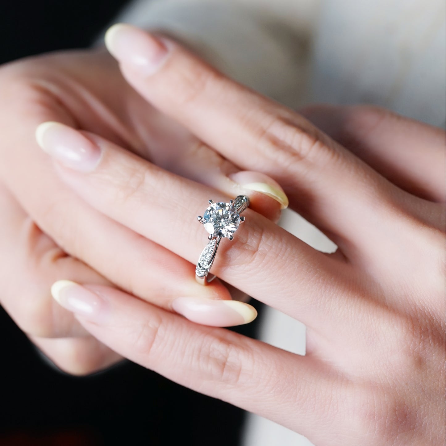 ELMA 培育鑽石戒指托｜密釘鑲鑽戒圈配隱藏紅寶石（18K 金／鉑金）– TM0351