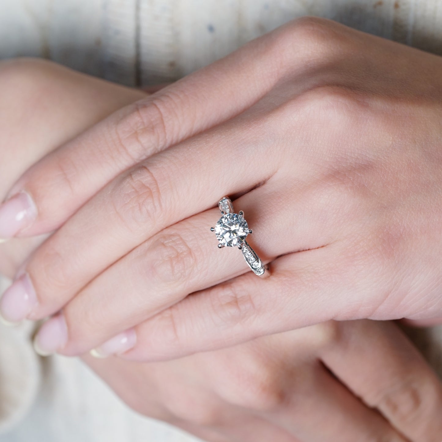 ELMA 培育鑽石戒指托｜密釘鑲鑽戒圈配隱藏紅寶石（18K 金／鉑金）– TM0351