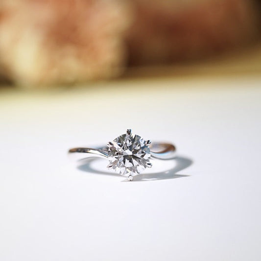 In-Stock 18K 1.59cts Round Shape Lab Grown Diamond Ring (SERENE – SGJ0698)