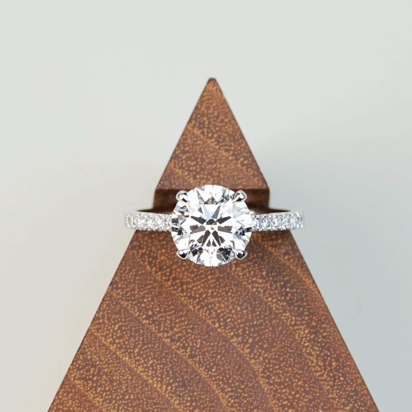 ENID 培育鑽石戒指托｜直線密釘鑲鑽戒圈（18K 金／鉑金）– TM0156