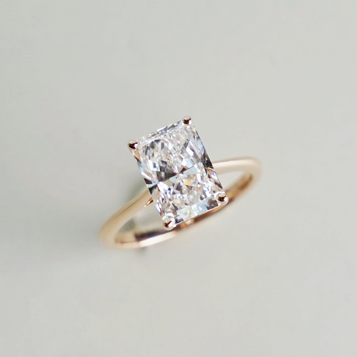 ADRAS 雷地恩形培育鑽石戒指托 | 經典四爪單鑽漸細戒圈 (18K金/鉑金) - GD0051RA