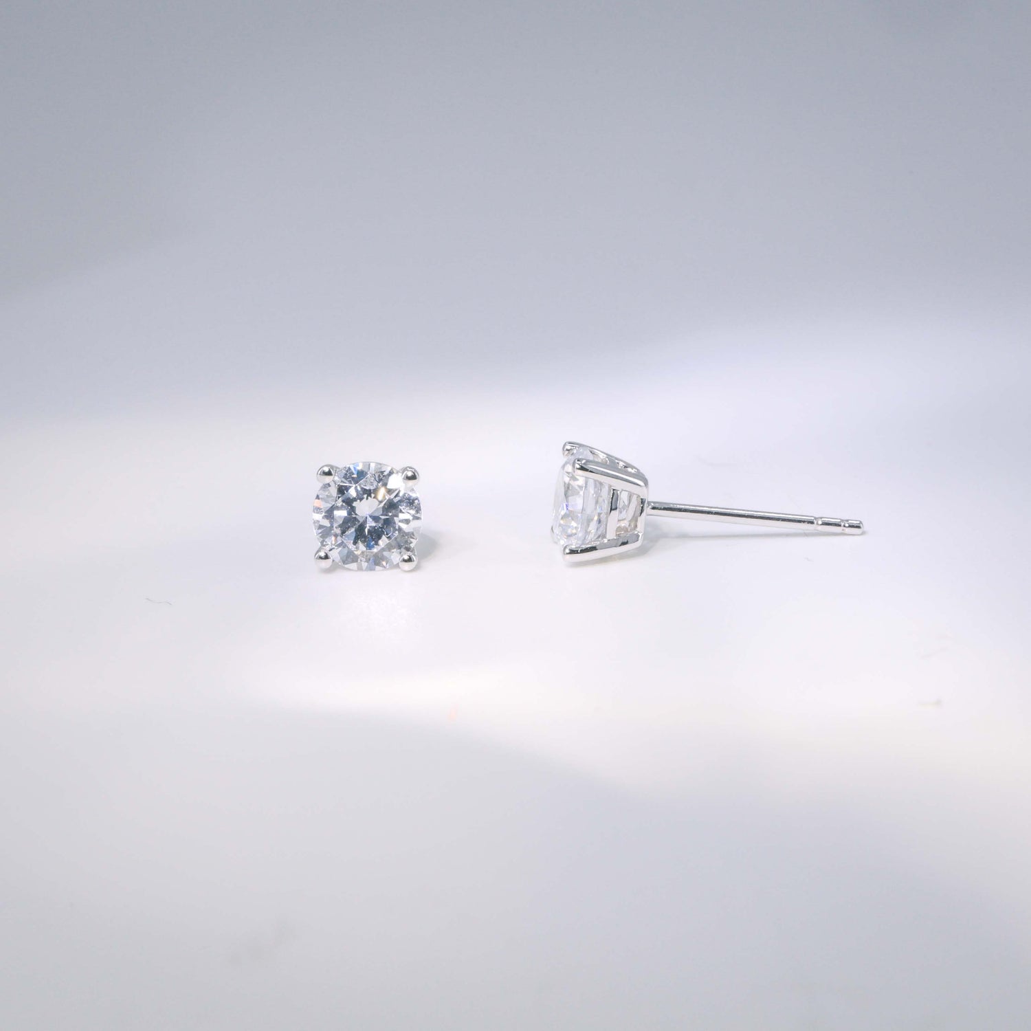 現貨 18K白金 1.4ct 圓形培育鑽石耳環（附IGI證書）｜D VVS2 Ideal Ex Ex 頂級之選 ｜ FME2010（四爪）