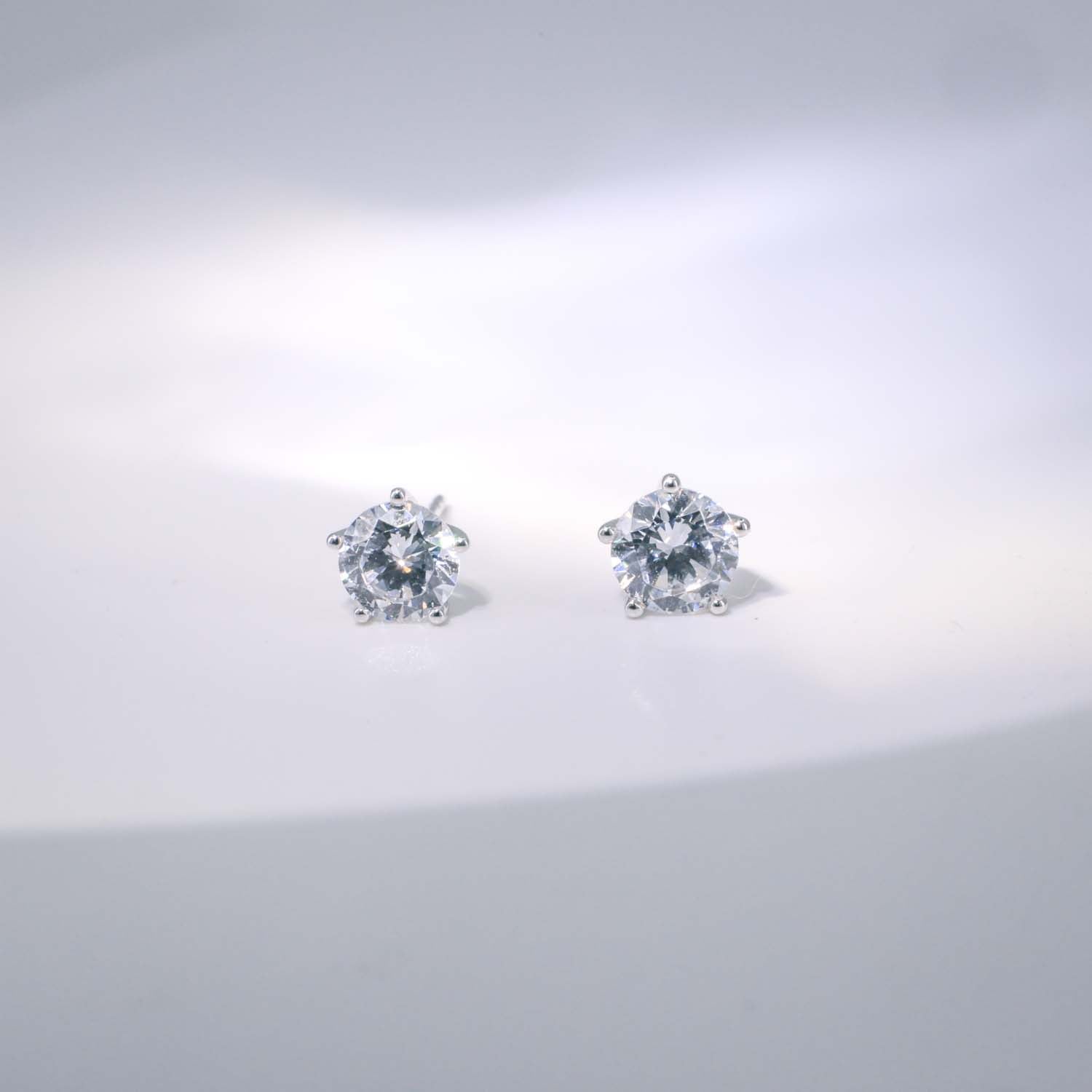 18K金圓形培育鑽石耳環 | D-E VVS Ideal Ex Ex | 經典五爪（整平底托）| <總數 0.40ct - 3.00ct+>