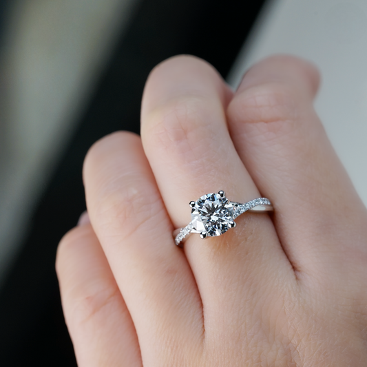 FELICIA 培育鑽石戒指托｜扭紋鋪鑽戒圈（18K 金／鉑金）– KLR0207