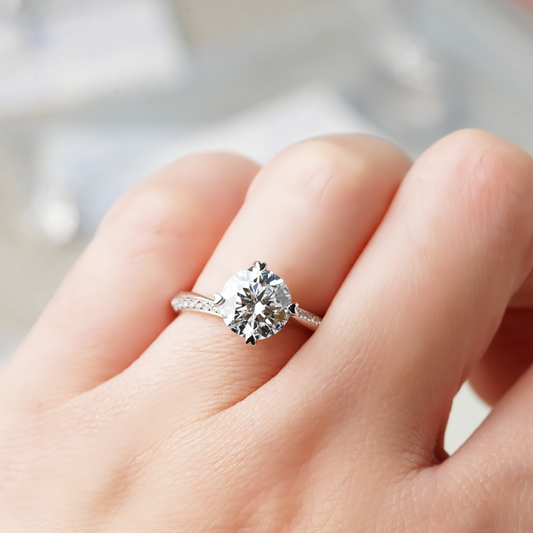 ALBERTA 培育鑽石戒指托 | 四爪心形橫樑扭臂排鑽戒圈 (18K金/鉑金) - TM0057ML