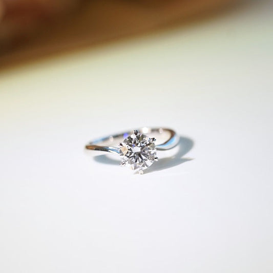 In-Stock 18K 1.59cts Round Shape Lab Grown Diamond Ring (SERENE – SGJ0698)