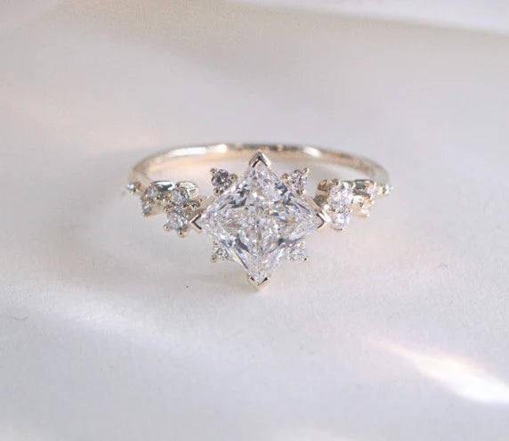 In-Stock 18K YG 1.55cts Princess Shape Lab Grown Diamond Ring (BERNICE – TM0252SQ)