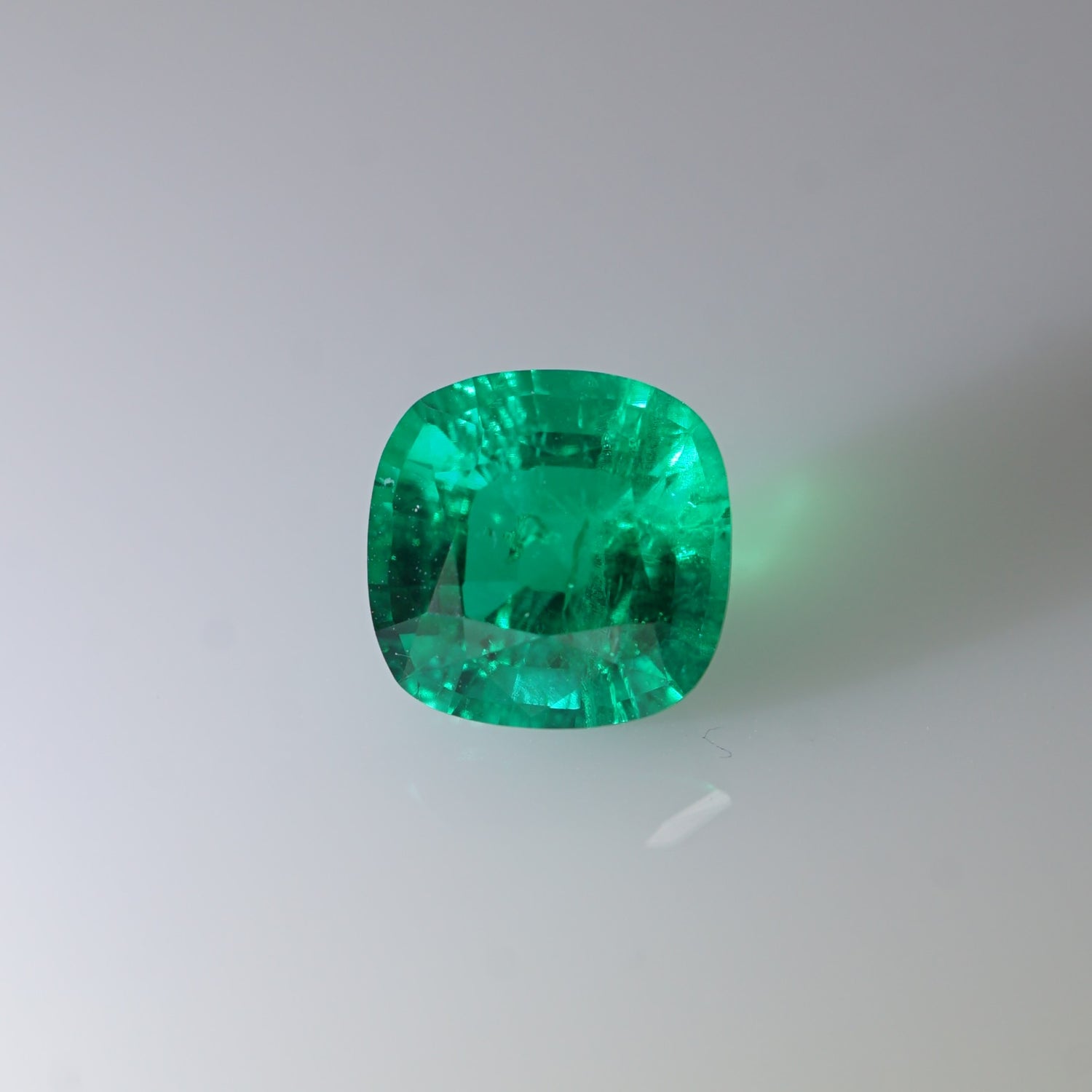 2.10cts 現貨培育綠寶石 - 墊形