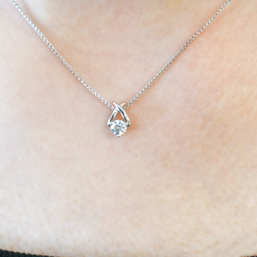 18K Gold Lab-Grown Diamond Pendant Setting | Sculptural Crossover Design | FMP2005