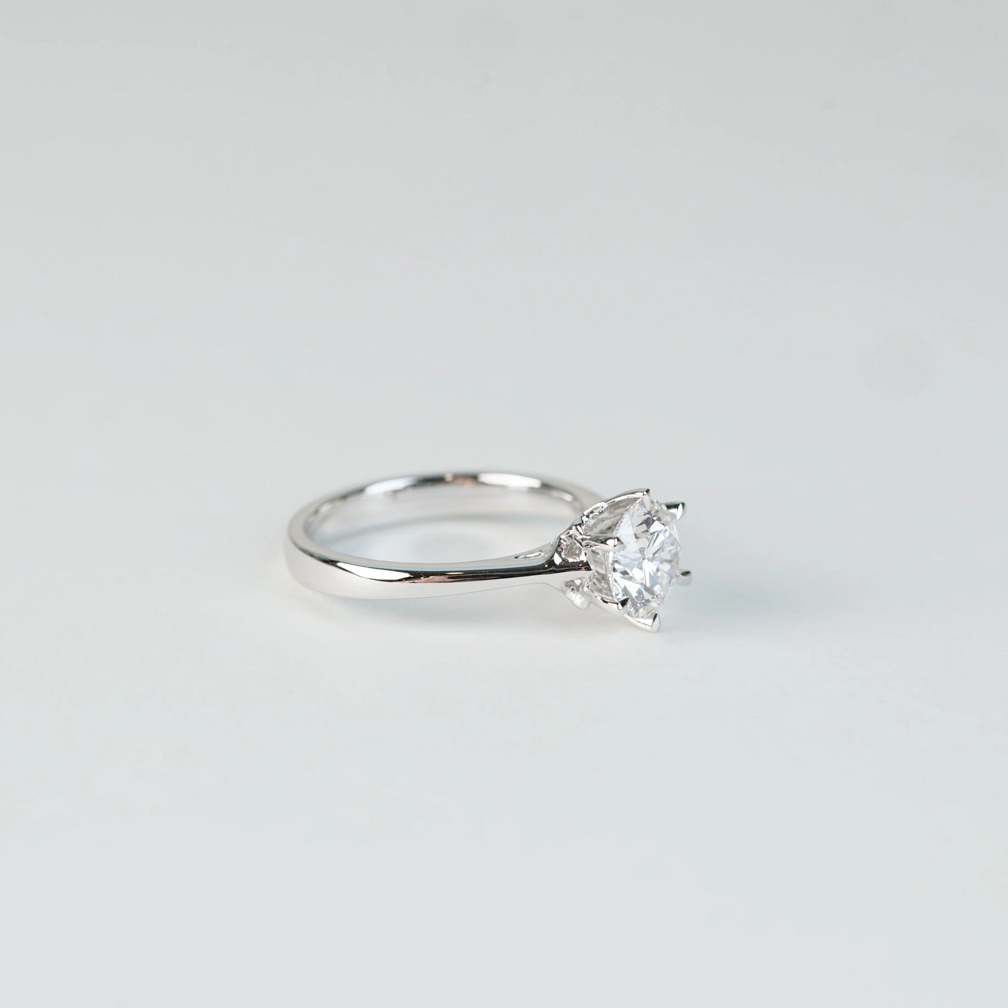 ERANTH - Lab-Grown Diamond / Gemstone Solitaire Ring Setting | Sculpted Gallery (18K Gold / Platinum) - GD0040