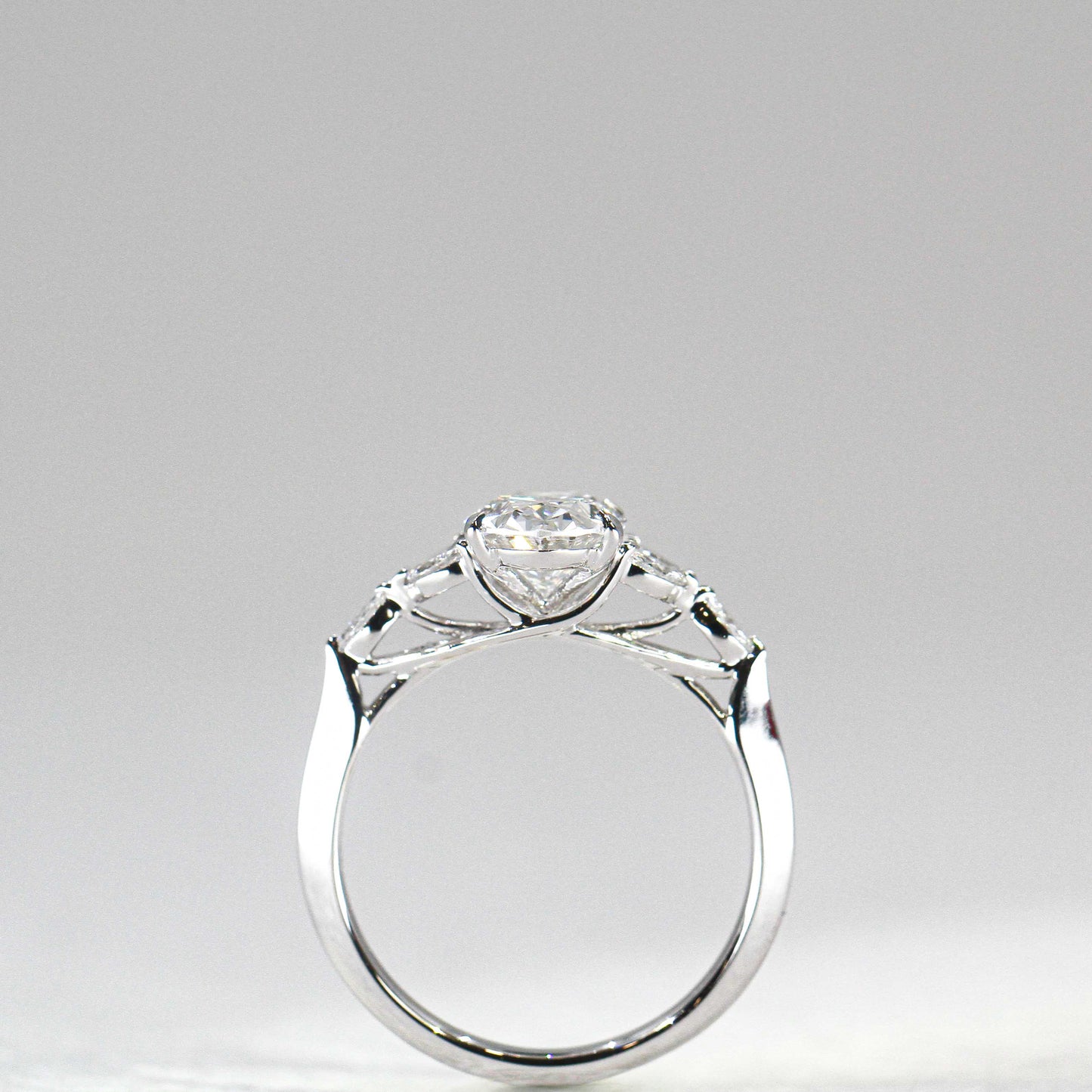 In-Stock 1.07cts Oval Shape Lab Grown Diamond Ring (MARIAN - R24802OVA)