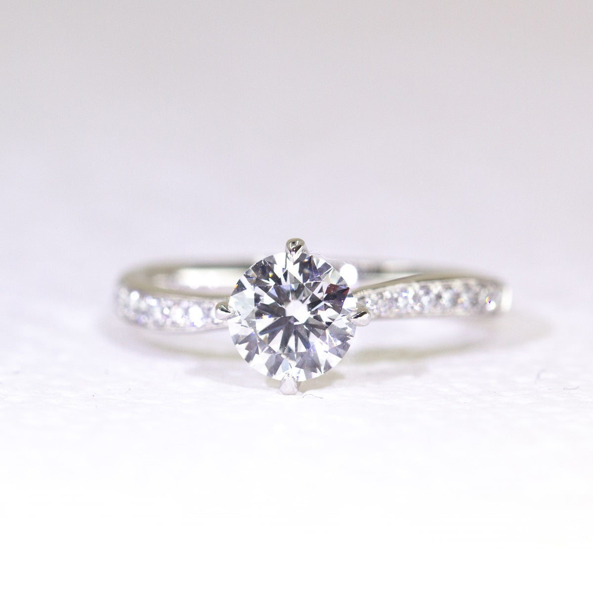 In-Stock 1.00cts Round Shape Lab Grown Diamond Ring (HERMOSA - R24812RDA)