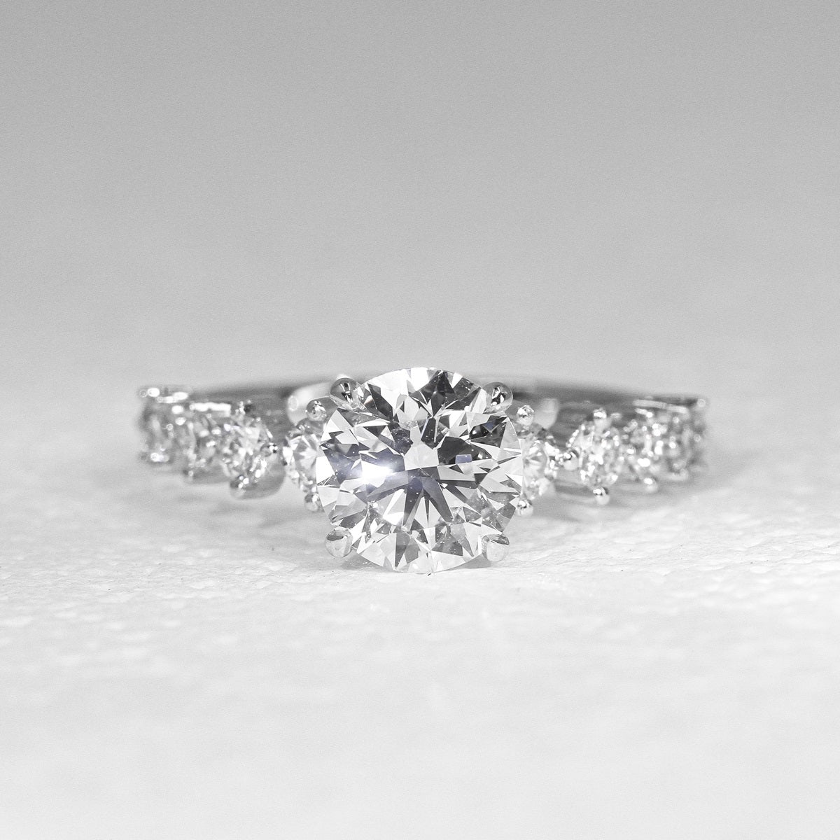 1.02ct 圓形培育鑽石戒指 - 鉑金 PT950（附 IGI 證書）｜配鑲鑽戒圈｜CAROLINE - R24819RDA｜現貨款