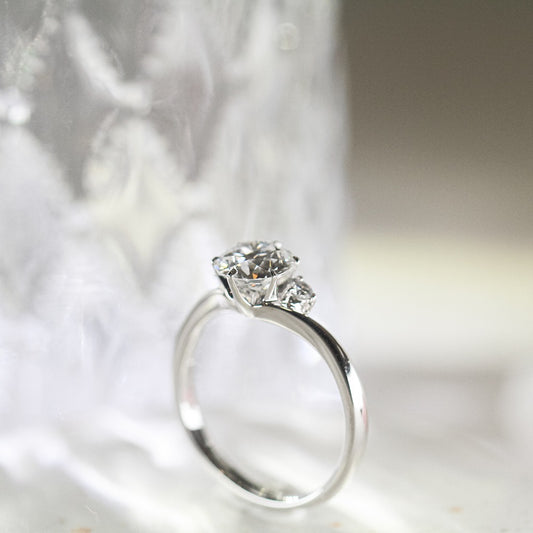 In-Stock 18K 1.02cts Round Shape Lab Grown Diamond Ring (EILEEN - SGK0896)