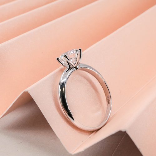 In-Stock 18K 1.51cts Round Shape Lab Grown Diamond Ring (ERASTO – TM0091)