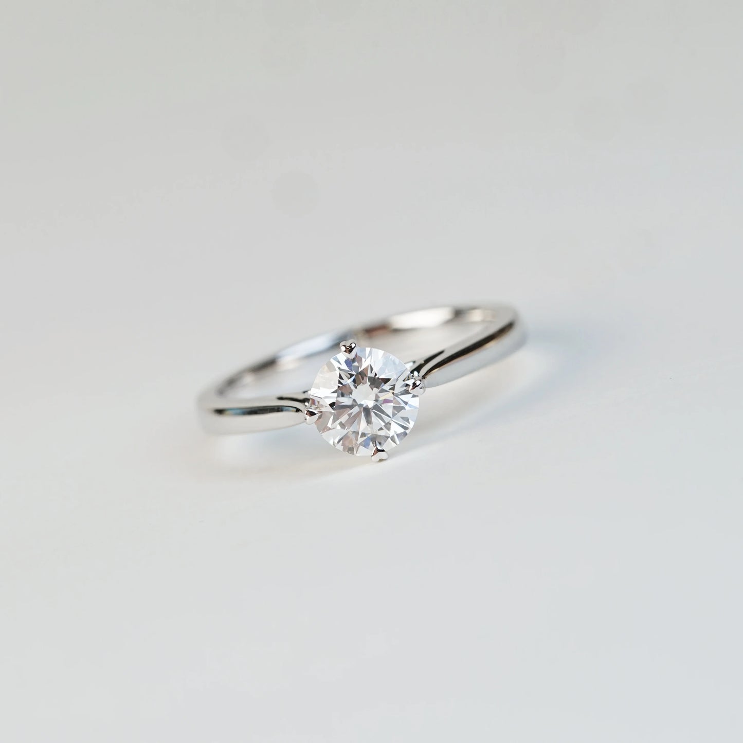 ALDAVA - Lab-Grown Diamond / Gemstone Ring Setting | Hidden Wings Tapered Band (18K Gold / PT950) - TM0102