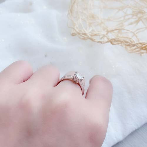 In-Stock PT950 2.05cts Round Shape Lab Grown Diamond Ring (AMABEL – TM0160M)