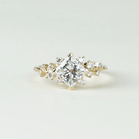 In-Stock 18K YG 1.55cts Princess Shape Lab Grown Diamond Ring (BERNICE – TM0252SQ)