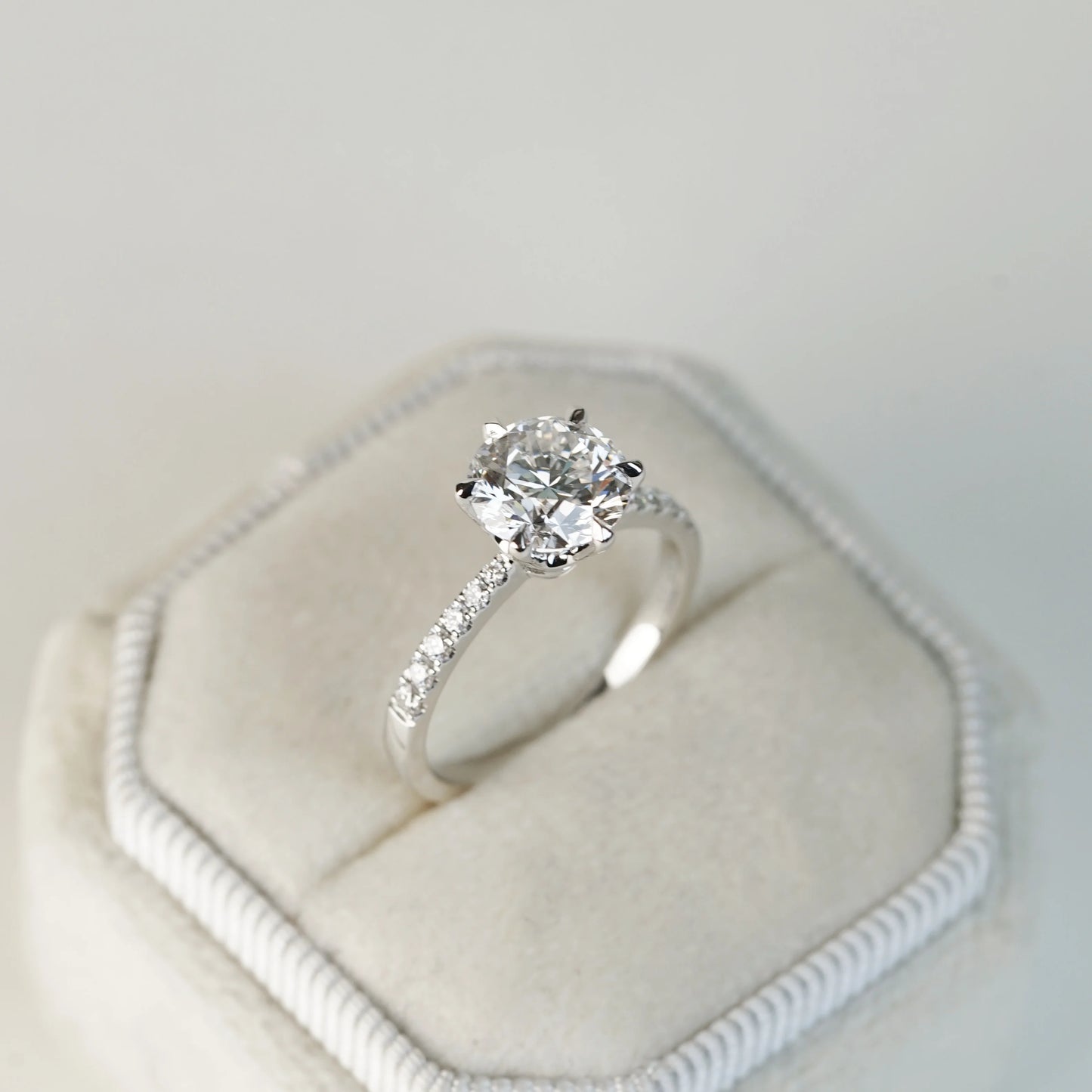 BASIA - Round Brilliant Lab-Grown Diamond/ Gemstone Pavé Ring Setting (18K Gold/ PT950) - TM0923